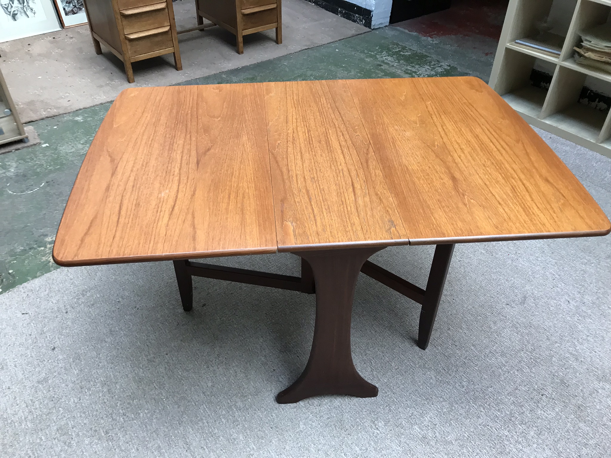 G plan drop leaf store dining table