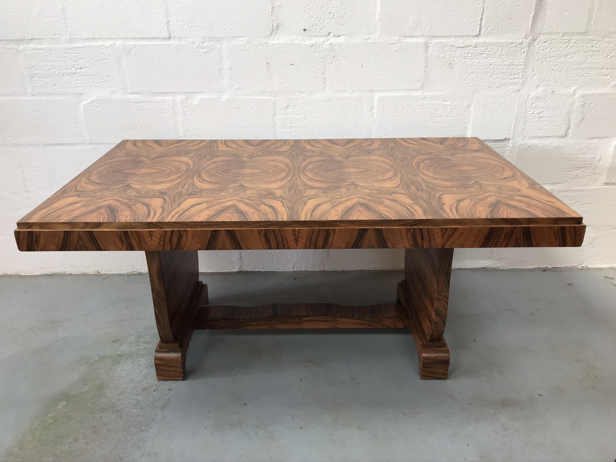 Stunning Art Deco Dining Table in Burr Walnut