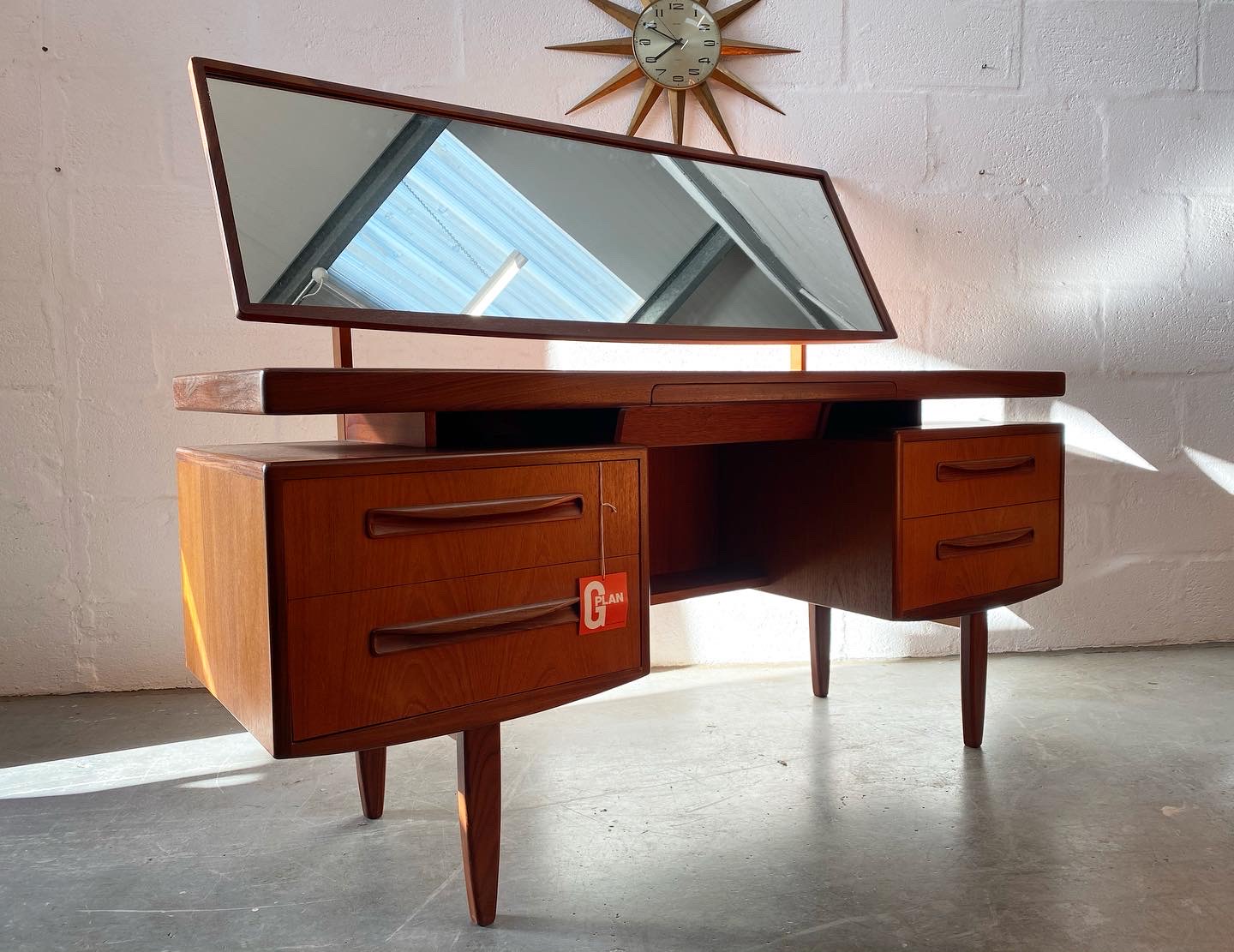 g plan fresco floating desk