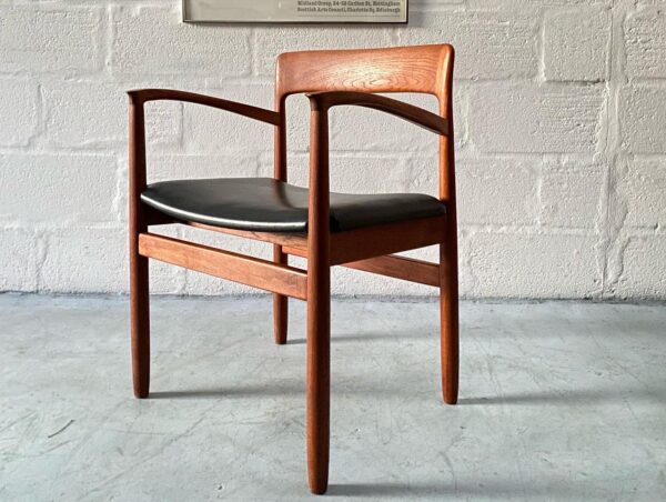 1960s Mid Century Younger Extending Table and 4 Chairs (inc 2 Carvers)