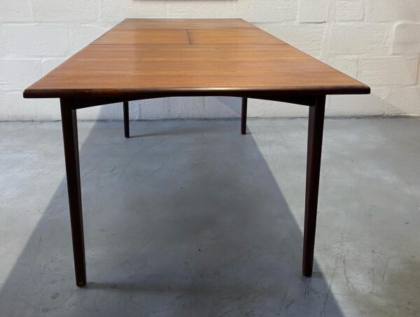 1960s Mid Century Younger Extending Table and 4 Chairs (inc 2 Carvers)