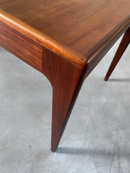 1960s Mid Century Younger Extending Table and 4 Chairs (inc 2 Carvers)