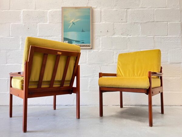 Pair of 1960s Mid Century Lounge Chairs by Centa  