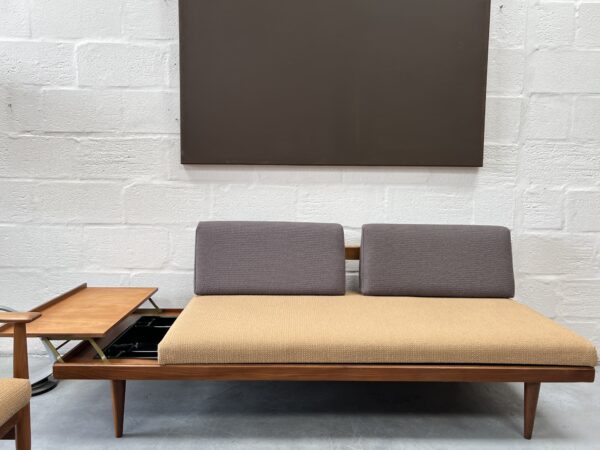 Just a reminder to self another one of these beauties coming soon…Robert Heritage, designed this for East London cabinetmakers Archie Shine in the 1950s there was one on Antiquey roadshow a bit back… Not bad… “138 Sideboard, 1956, by Robert Heritage in rosewood and mahogany, which won the Council of Industrial Design award in 1958” On the website soon www.pavementvintage.co.uk free local delivery #midcenturymodernfurniture #midcenturymodern #midcenturyfurniture #mcmfurniture #mcm #midcenturymodernfurniture #ArchieShine #archieshinestyle #robertheritage #robertheritagedesign #robertheritagesideboard #robertheritagefurniture #cardiff #london #vinterior #pavementvintage #midcenturyinspo #cardiffmcm #walesmcm #midcenturywales #britishmidcentury #heals