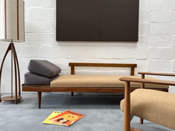 Just a reminder to self another one of these beauties coming soon…Robert Heritage, designed this for East London cabinetmakers Archie Shine in the 1950s there was one on Antiquey roadshow a bit back… Not bad… “138 Sideboard, 1956, by Robert Heritage in rosewood and mahogany, which won the Council of Industrial Design award in 1958” On the website soon www.pavementvintage.co.uk free local delivery #midcenturymodernfurniture #midcenturymodern #midcenturyfurniture #mcmfurniture #mcm #midcenturymodernfurniture #ArchieShine #archieshinestyle #robertheritage #robertheritagedesign #robertheritagesideboard #robertheritagefurniture #cardiff #london #vinterior #pavementvintage #midcenturyinspo #cardiffmcm #walesmcm #midcenturywales #britishmidcentury #heals