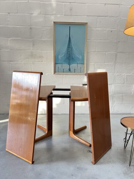 1960s Danish Round Extending Dining Table By Aarsens Møbelfabrik A/S