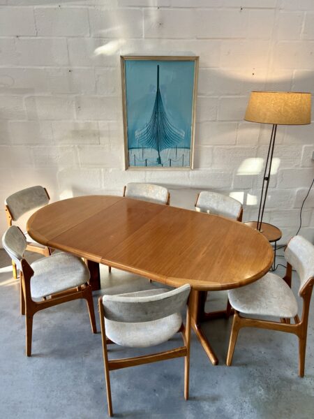 1960s Danish Round Extending Dining Table By Aarsens Møbelfabrik A/S