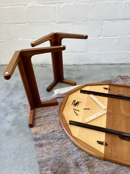 1960s Danish Round Extending Dining Table By Aarsens Møbelfabrik A/S