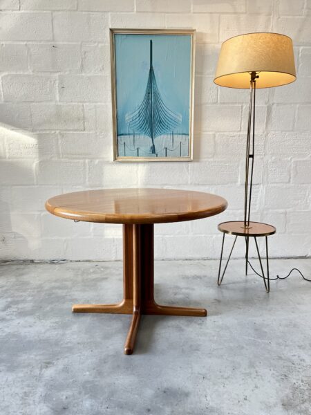 1960s Danish Round Extending Dining Table By Aarsens Møbelfabrik A/S