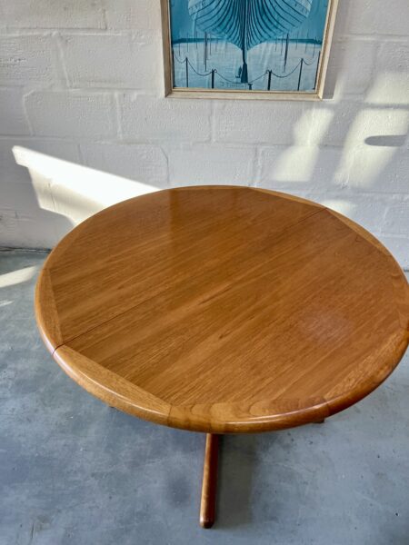 1960s Danish Round Extending Dining Table By Aarsens Møbelfabrik A/S