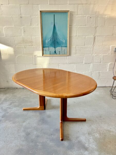 1960s Danish Round Extending Dining Table By Aarsens Møbelfabrik A/S