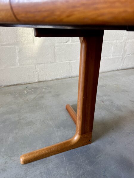 1960s Danish Round Extending Dining Table By Aarsens Møbelfabrik A/S