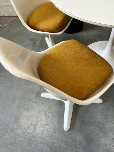 Ebay Vintage 1970s Maurice Burke Arkana 'Tulip' Dining Table & Four Chairs Ebay £217.00 10.10.25 Y 