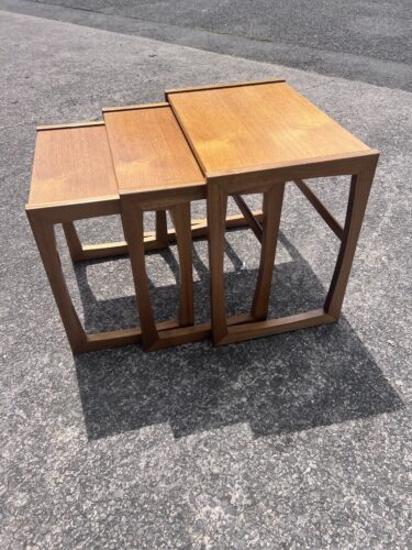 Vintage Nesting Tables – Mid Century / Retro Side Tables Set of 3
