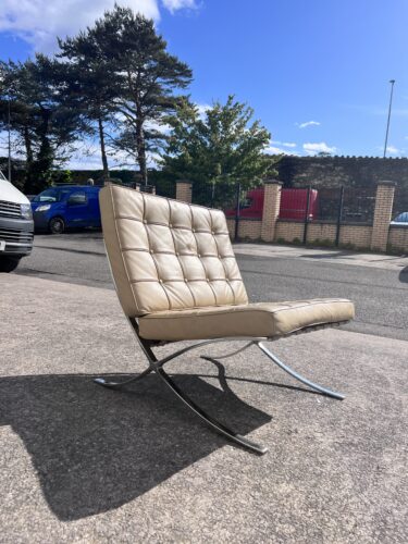 Barcelona Style Armchair in Cream Leather – Mid Century Modern Lounge Chair